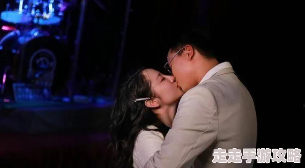 激情四溢的激吻亲胸抹胸视频，带你领略浪漫与热情的完美结合