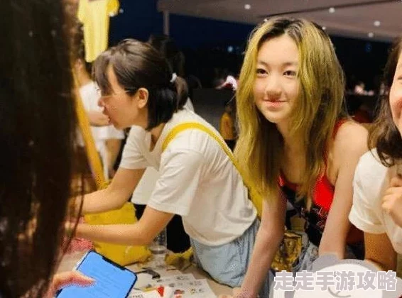 在图书馆的意外邂逅：陌生人如何让我体验到腿软的心跳与惊喜