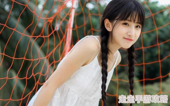 粉粉嫩嫩的18虎白女，真是让人眼前一亮，青春洋溢又充满活力！