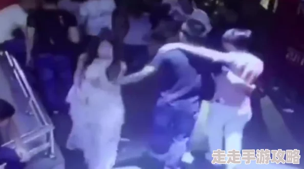 美女被男人摸胸后续当事人回应称已报警处理，警方介入调查