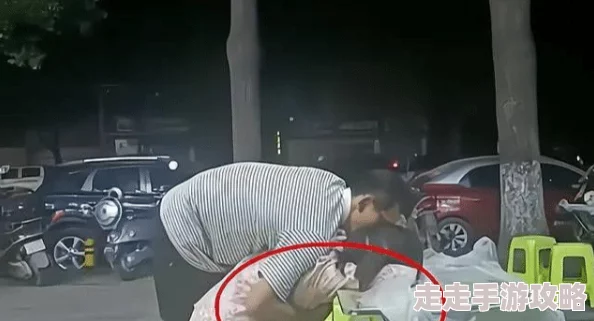 一边吃胸一边揉下面的视频引发热议网友纷纷评论内容尺度过大是否应加强监管