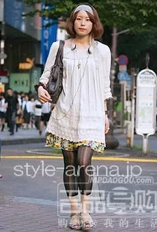 日批美女日本街头时尚潮流不断更新，近期流行复古风和混搭风格
