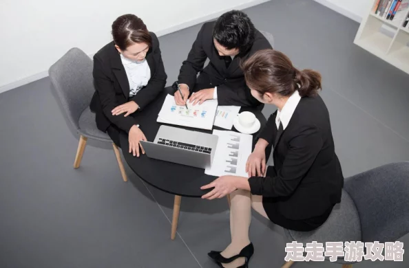 美味的工作女孩这部剧情丰富，演员表现出色，是一部值得一看的职场爱情喜剧