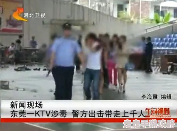 被闺蜜憋尿玩下面，两人在KTV包厢里大闹了一场，结果被保安赶了出来