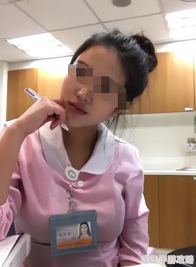 国产在线看片护士免费视频近日，某医院护士因救人而走红网络