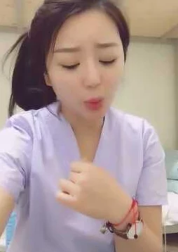 国产在线看片护士免费视频近日，某医院护士因救人而走红网络